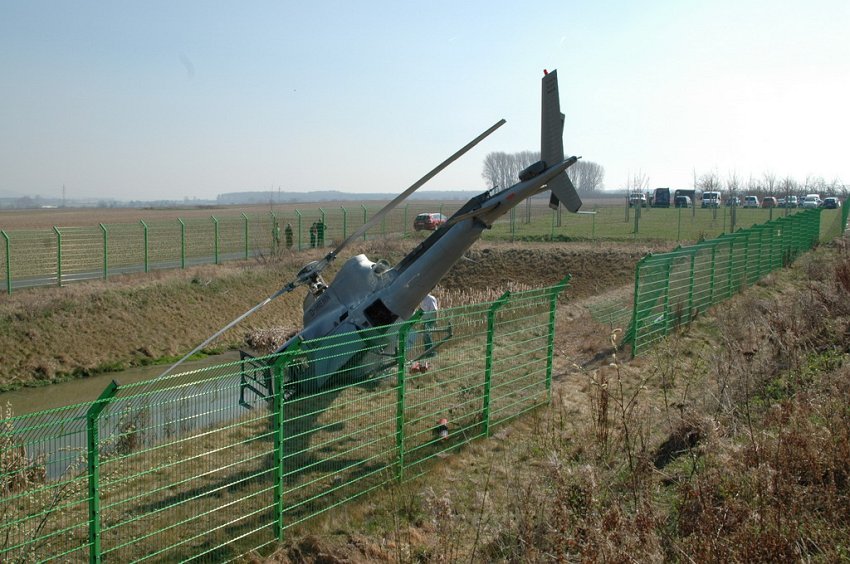 Hubschrauber abgestuerzt in Grafschaft P04.JPG